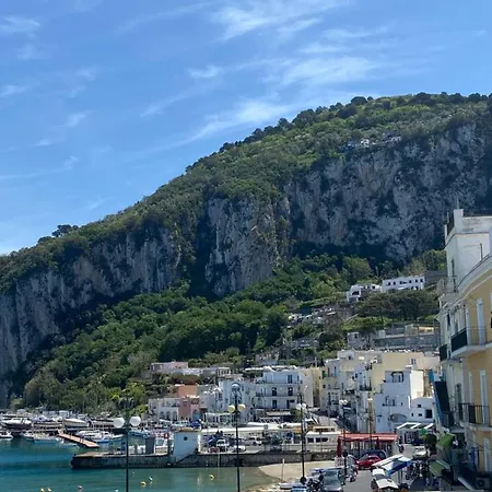 아파트 La Baia Di Napoli *