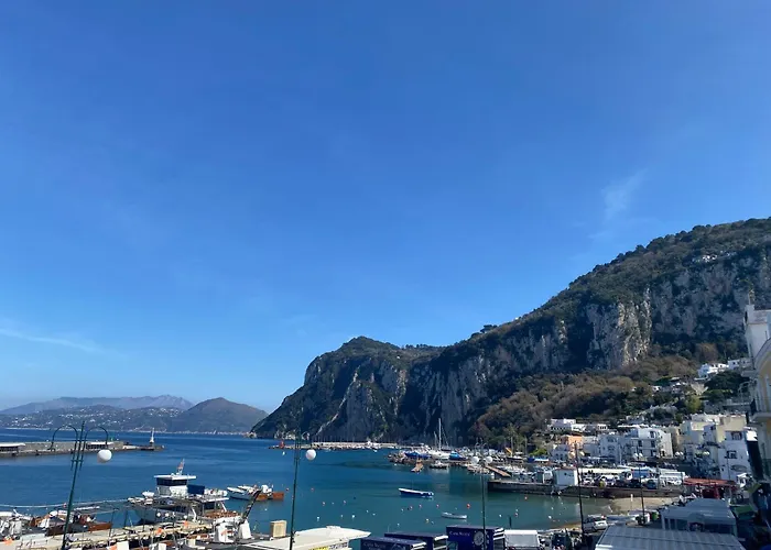 La Baia Di Napoli 卡普里